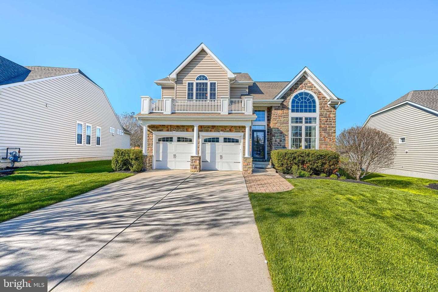 102 Flying Ebony Place