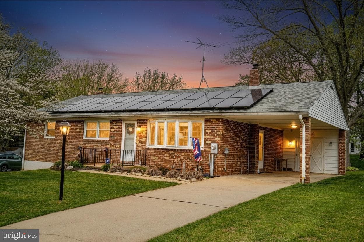 405 Harrington Road photo 1