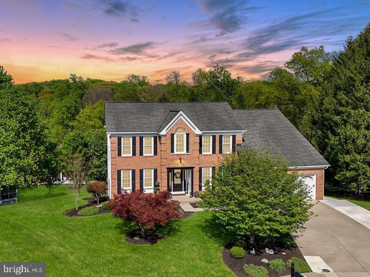 906 Featherstone Court