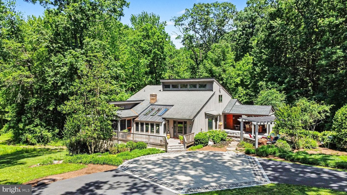 1604 Algonquin Court