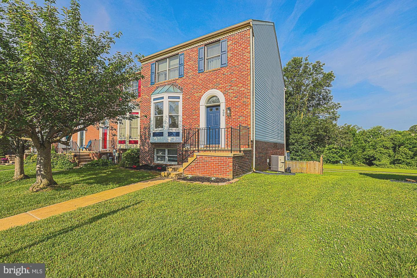 906 Buckland Place