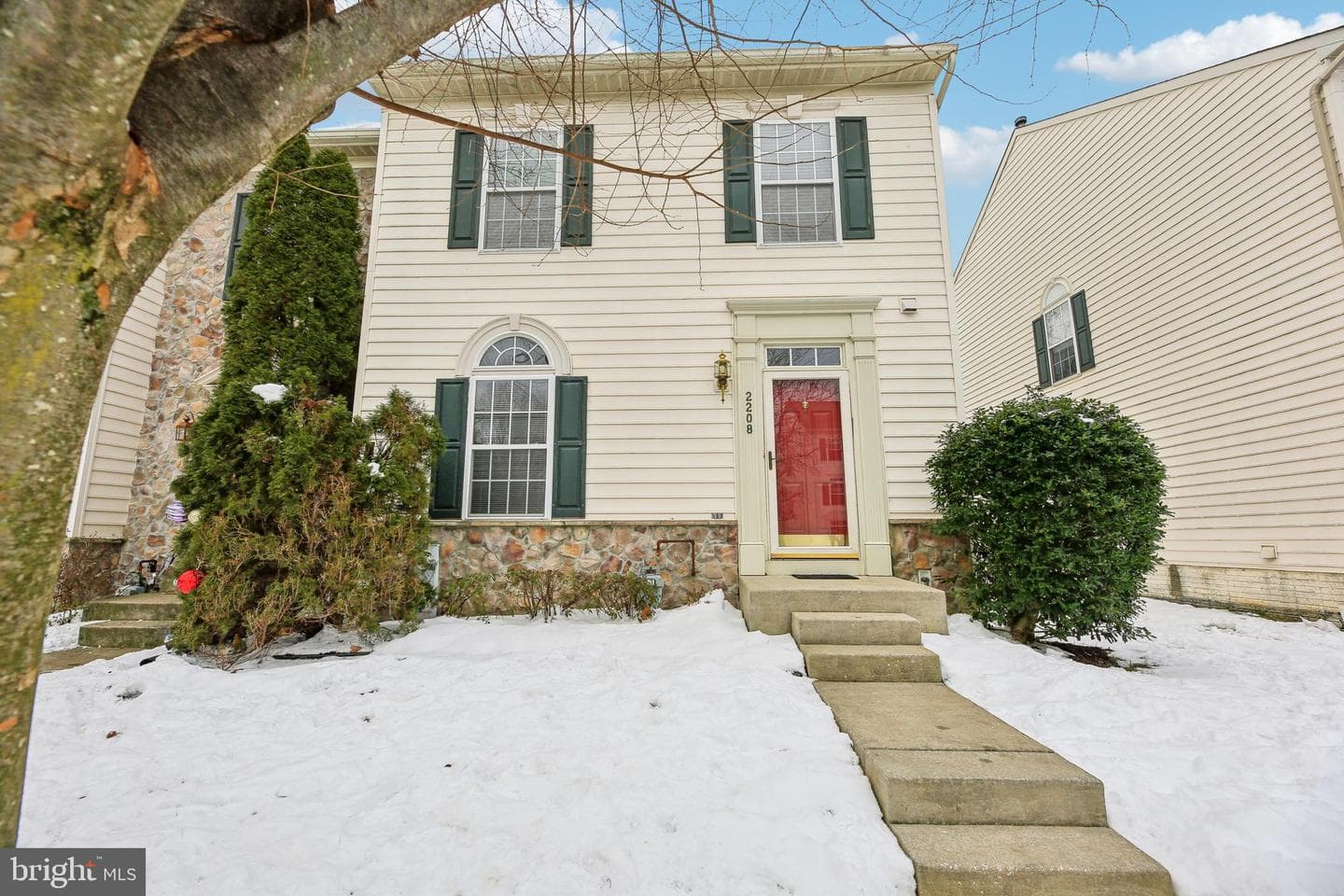 2208 Barnet Court photo 1