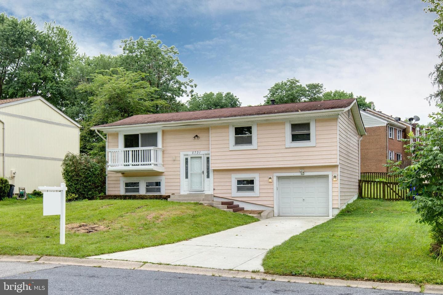 5731 Margrave Mews photo 1