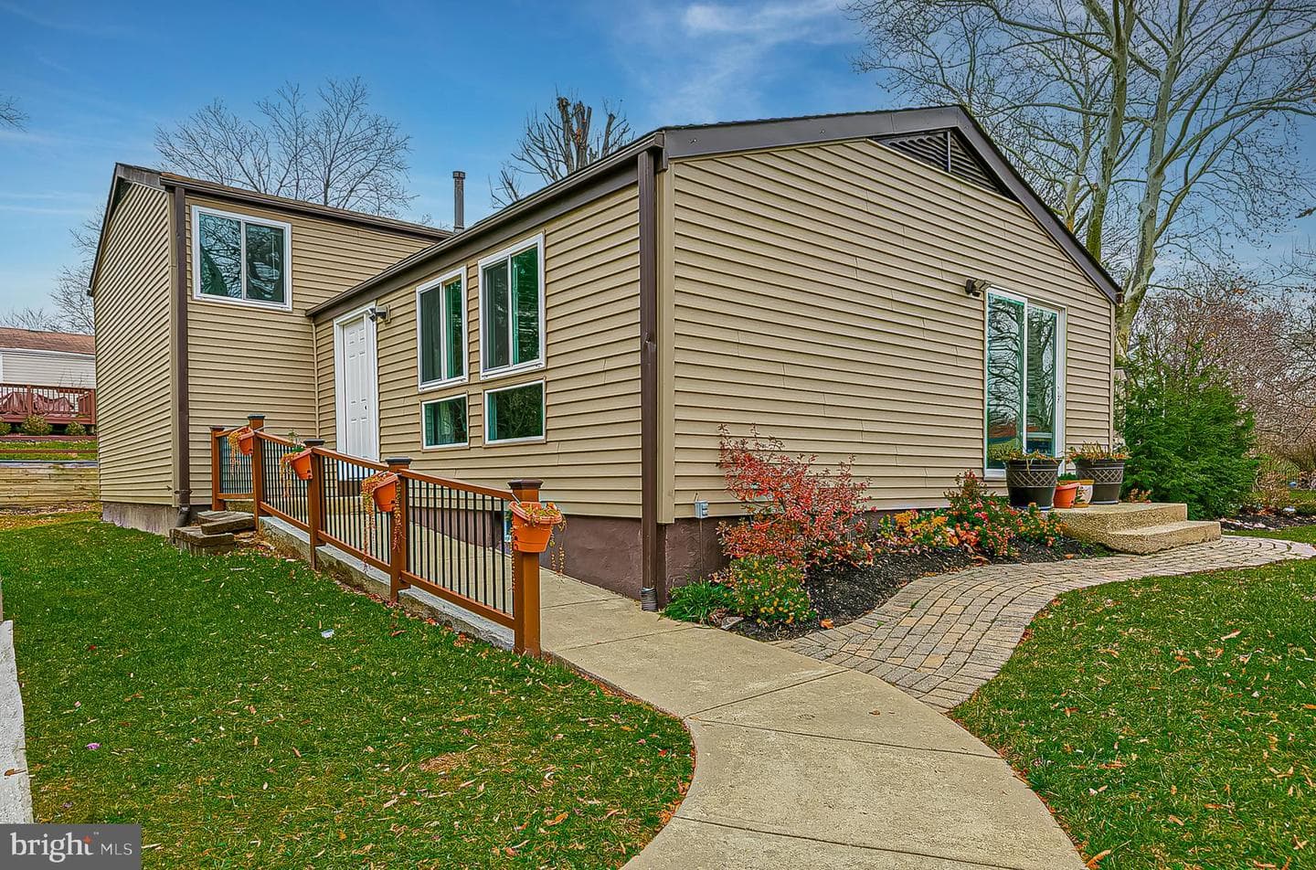 9068 Goldamber Garth photo 1