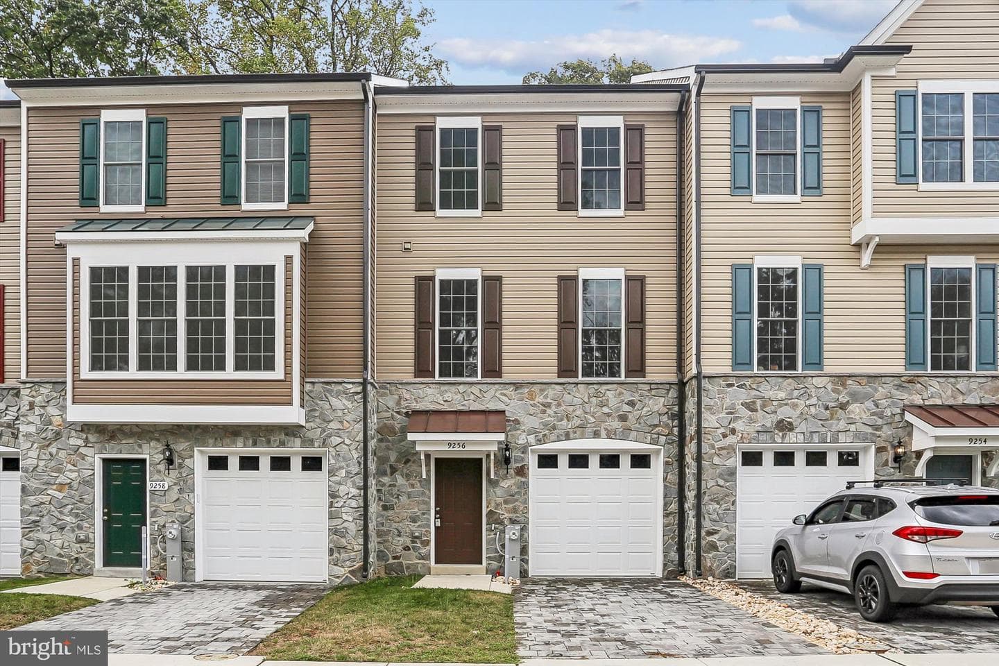 9256 Laurens Way photo 1