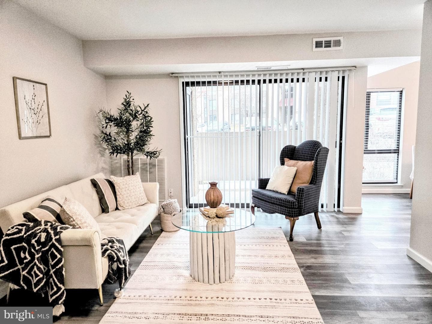 6089 Majors Lane #4