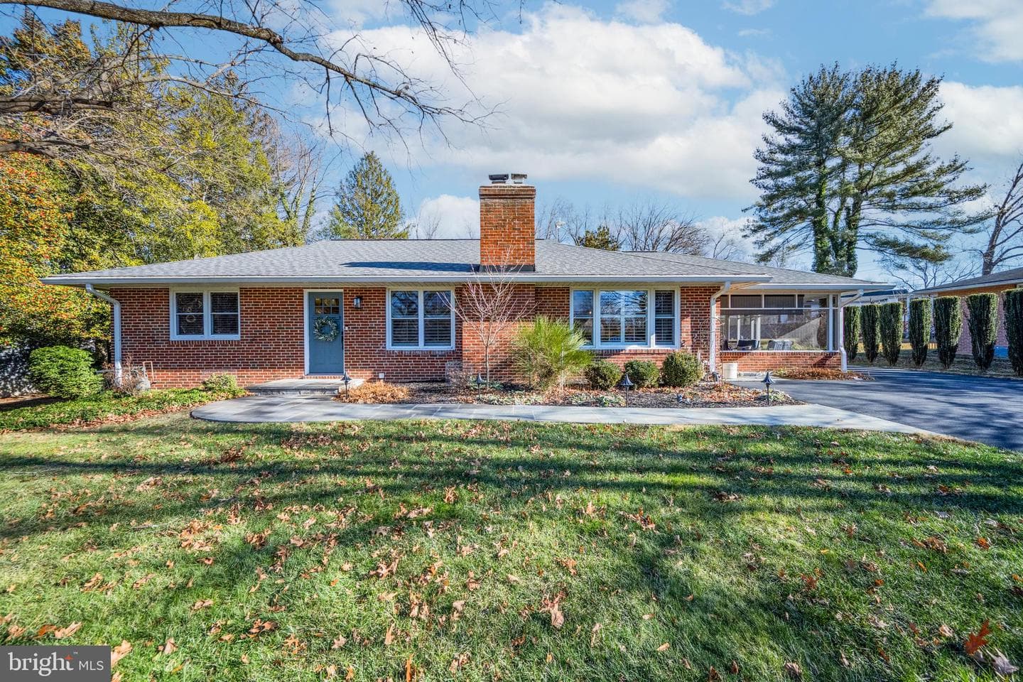 3801 Saint Johns Lane photo 1