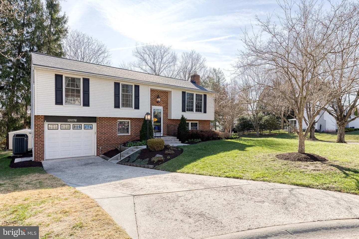 10076 Shaker Drive photo 1