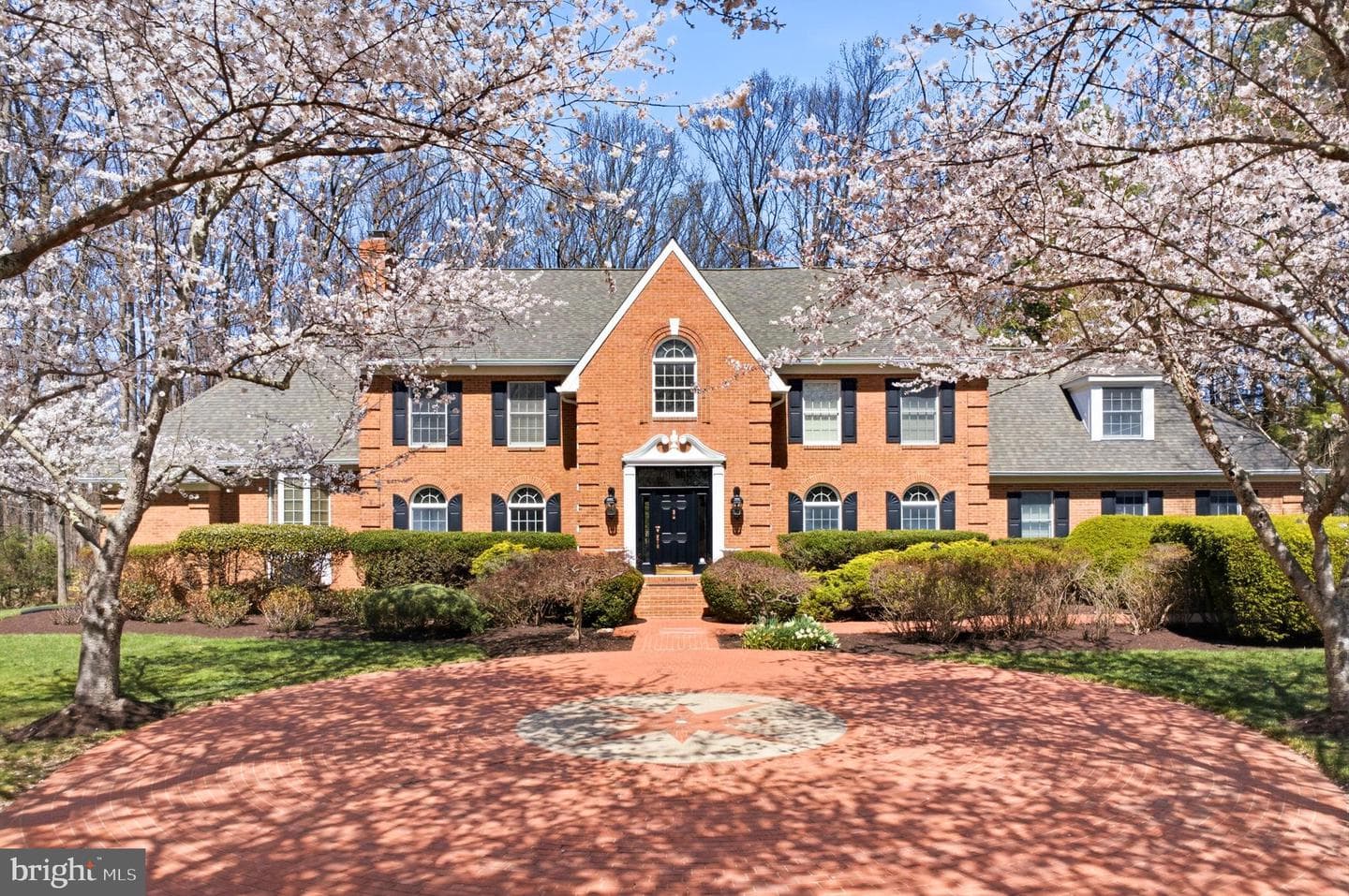 13822 Lakeside Drive