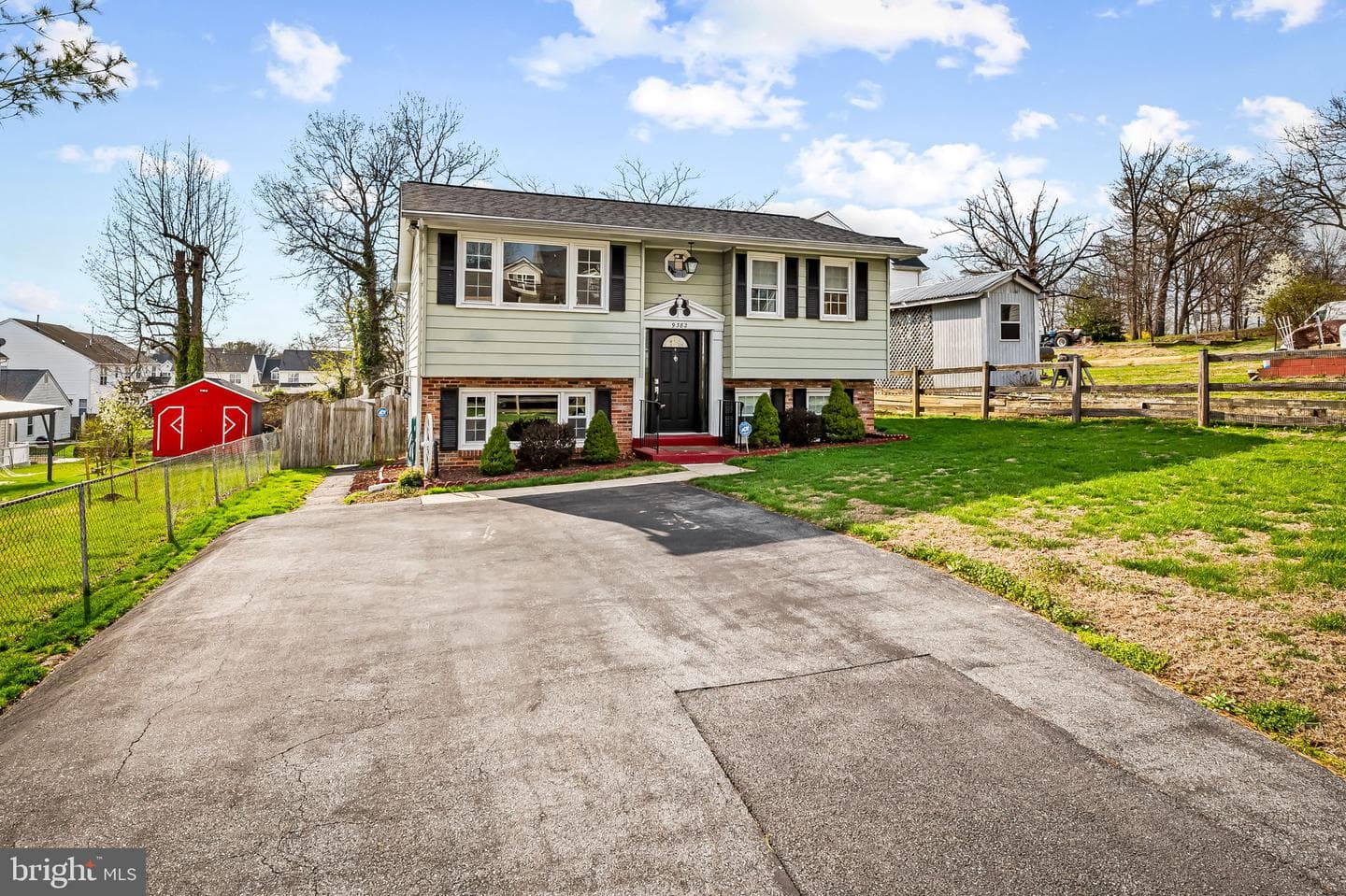 9382 N Laurel Road photo 1