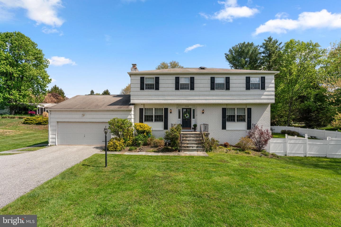 5008 Lake Circle W photo 1