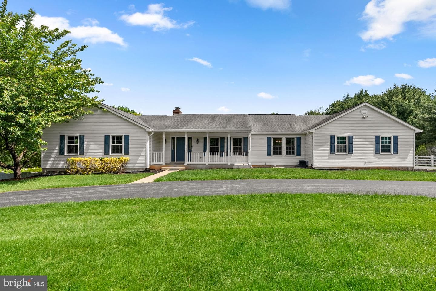 17513 Country View Way photo 1