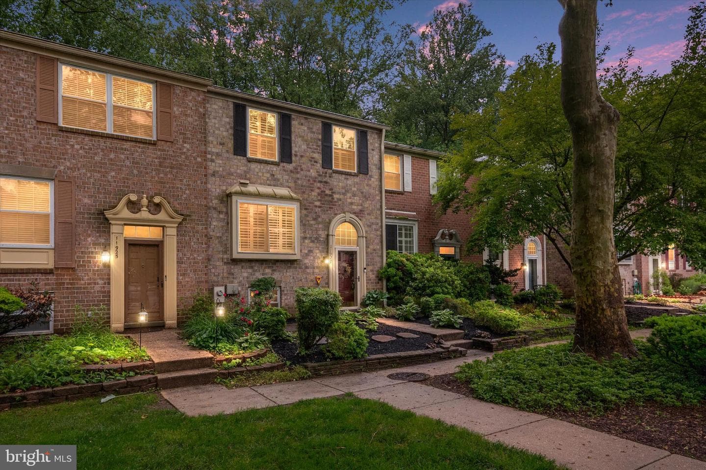 11927 New Country Lane