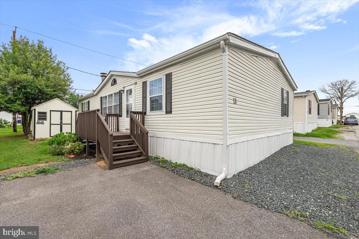 13 Midway Avenue, Laurel