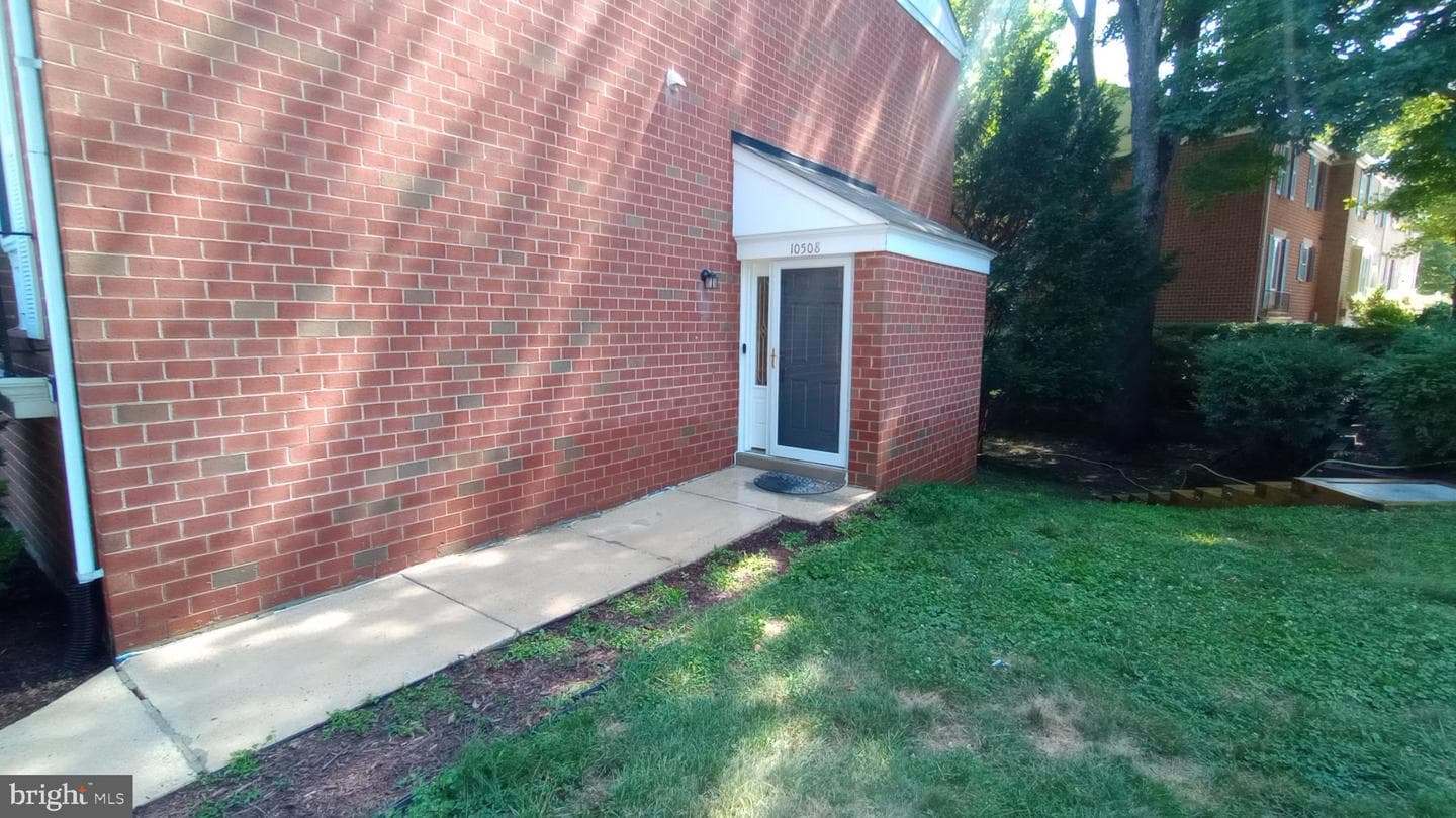 10508 E Wind Way, Columbia