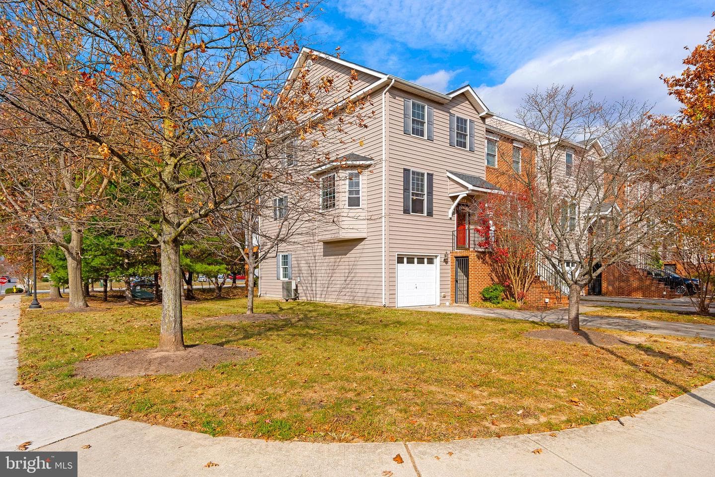 100 Acorn Drive photo 1