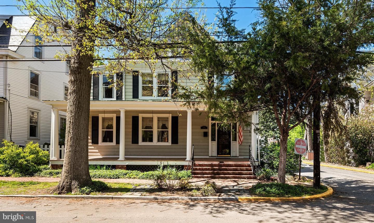108 N Queen Street photo 1