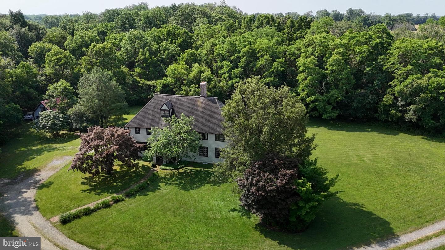 24576 Langford Road photo 1