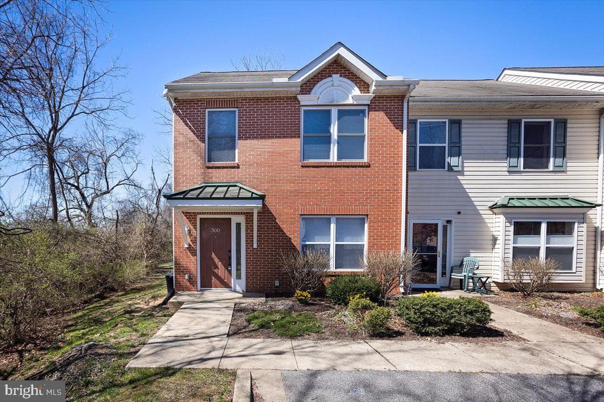 300 Hilltop Lane photo 1