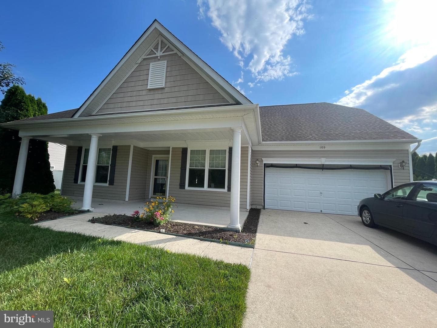 169 Millington Road photo 1