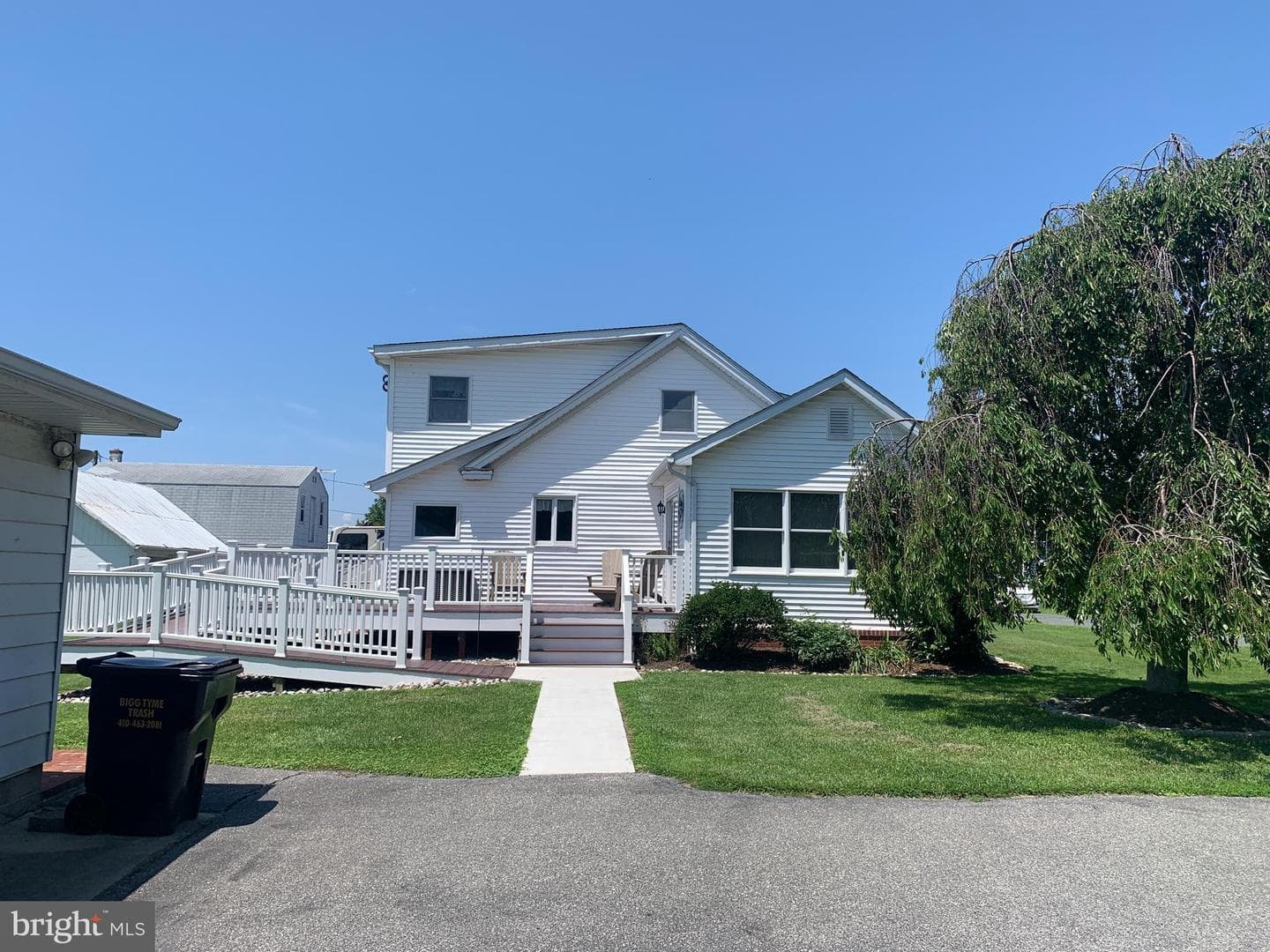 21055 Bayside Avenue photo 1