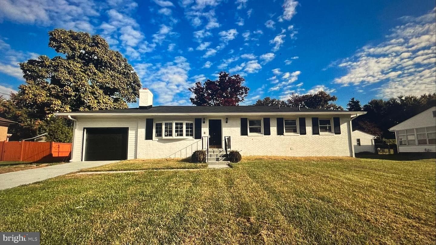 15421 Thompson Road photo 1