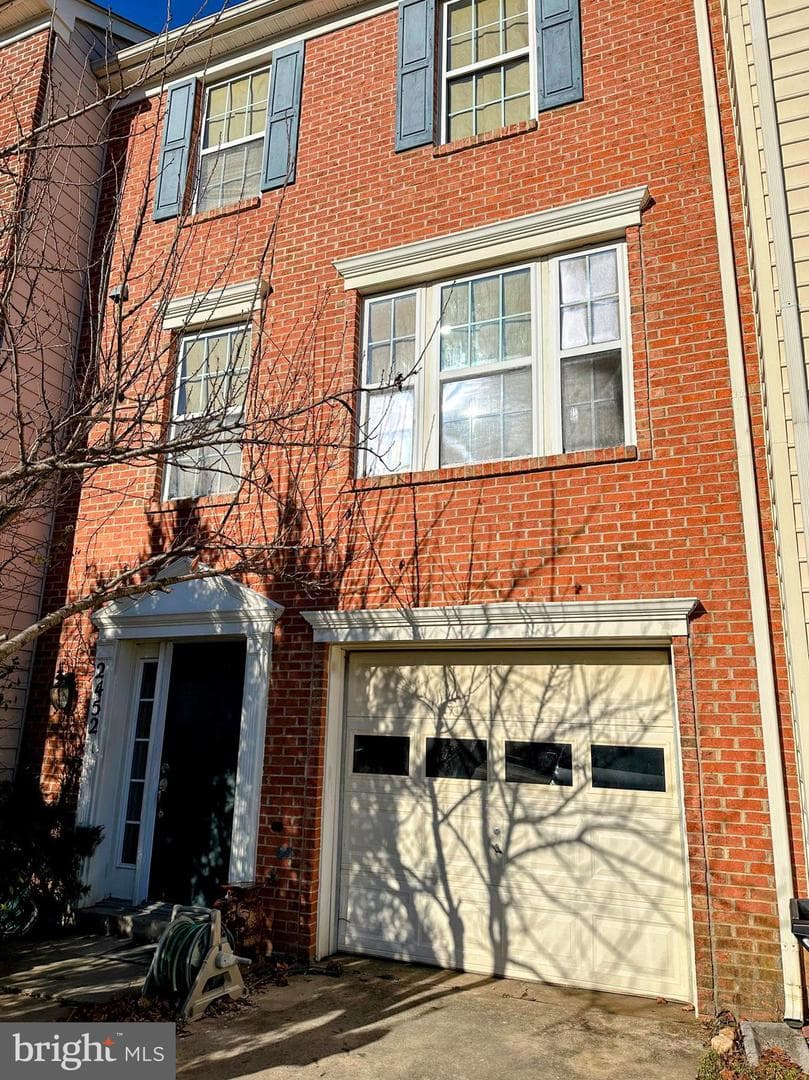 2452 Epstein Court photo 1