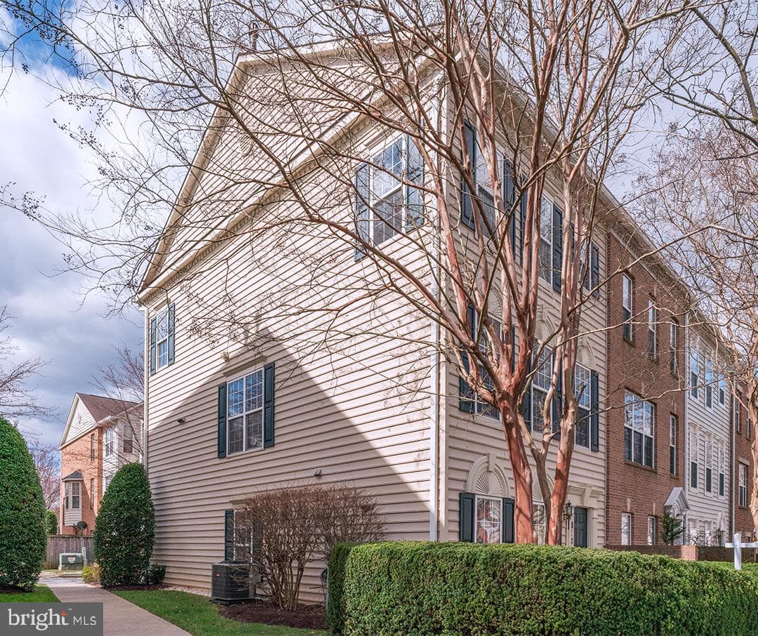 9734 Washingtonian Boulevard photo 1