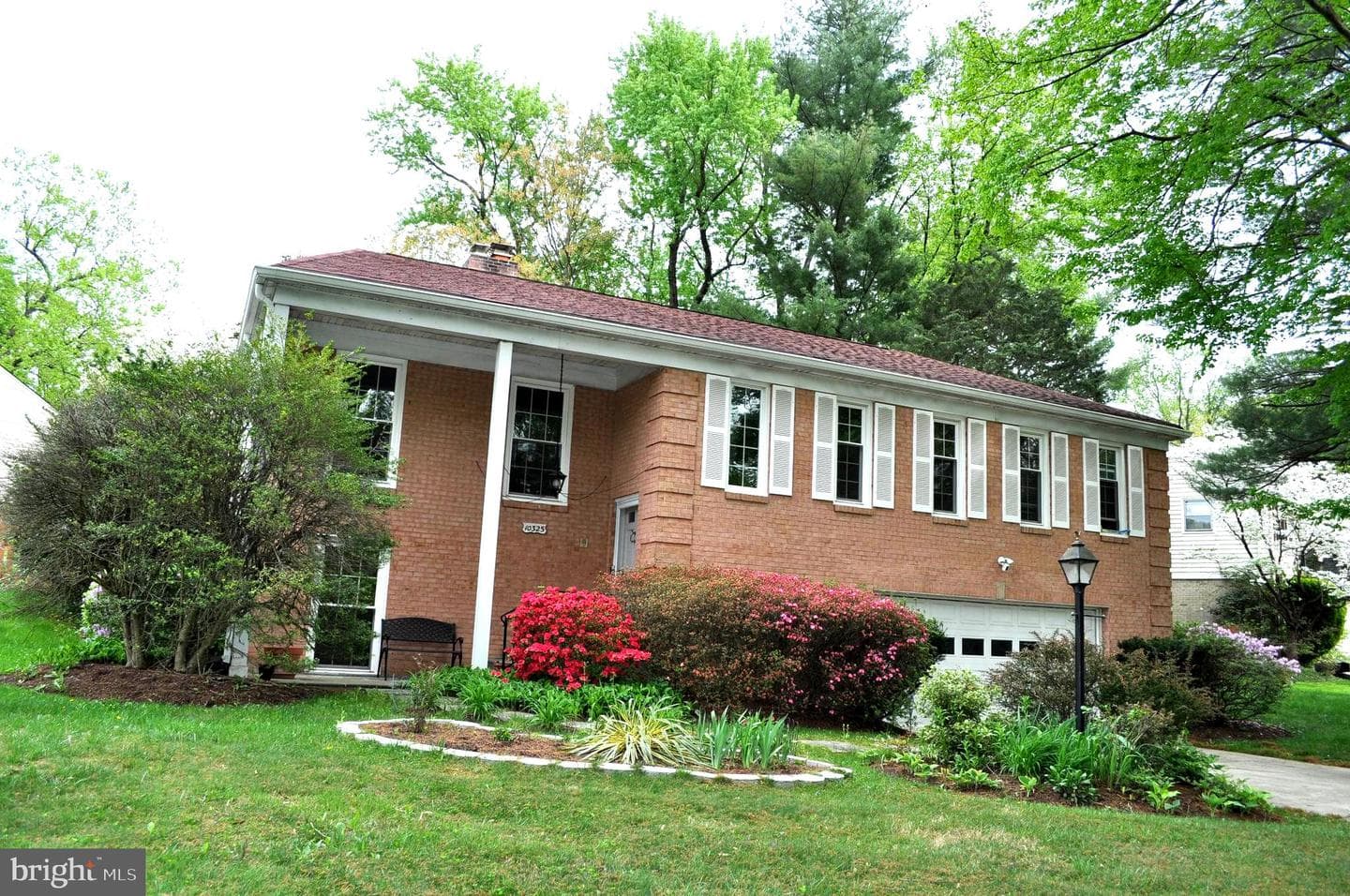 10325 Gainsborough Road photo 1