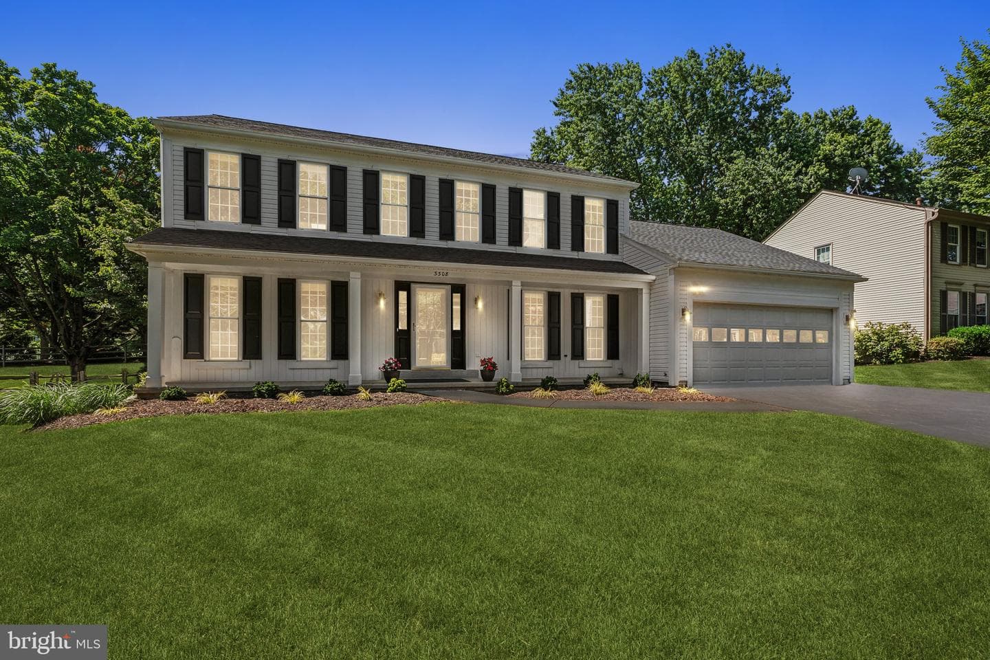 3308 Sandburg Terrace photo 1