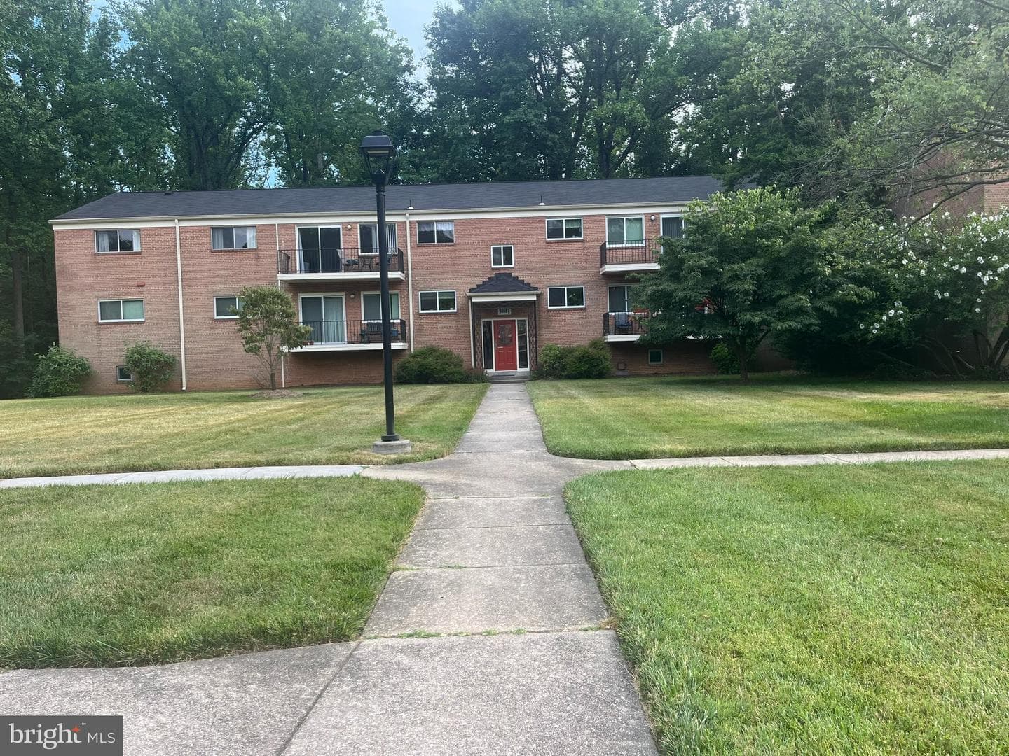 10607 Weymouth Street #204 photo 1