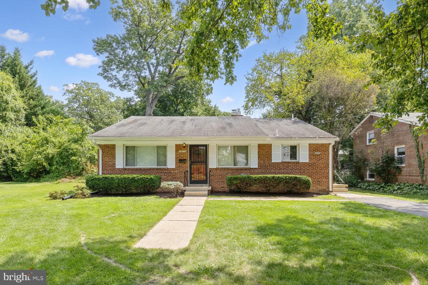 10117 Renfrew Road photo 1