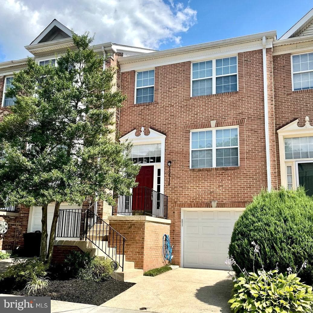 18614 Carriage Walk Circle photo 1