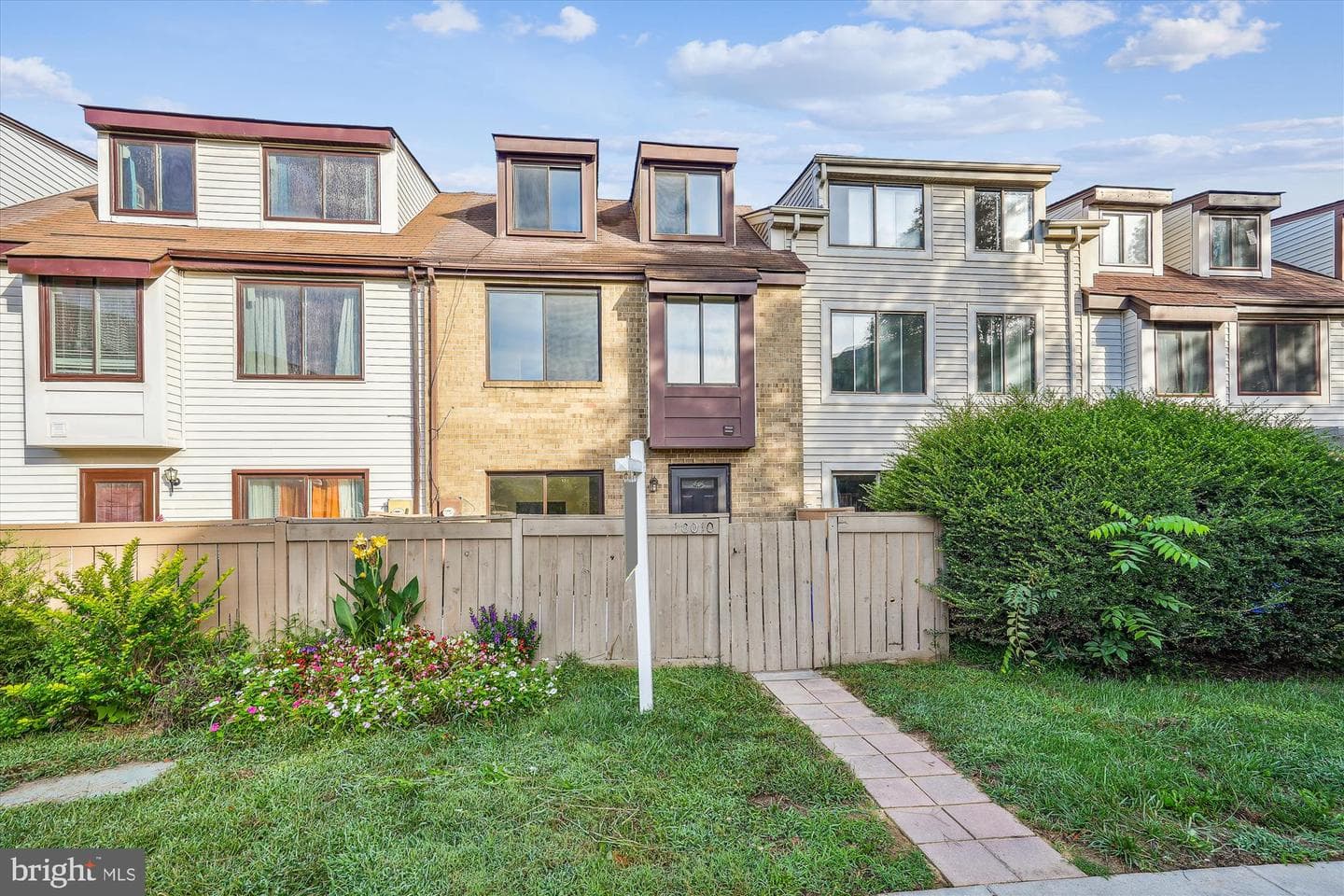 10010 Forest View Place photo 1