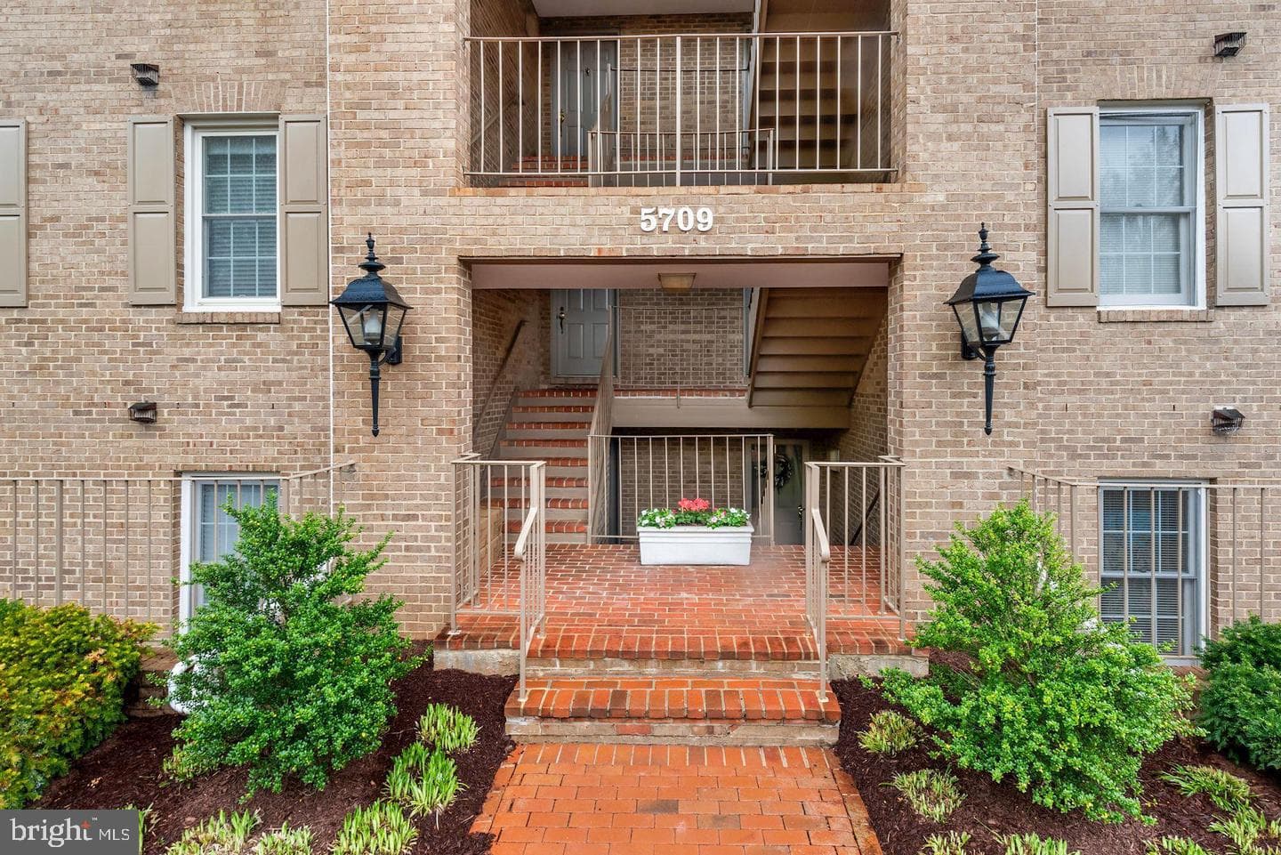 5709 Brewer House Circle #t-2 photo 1
