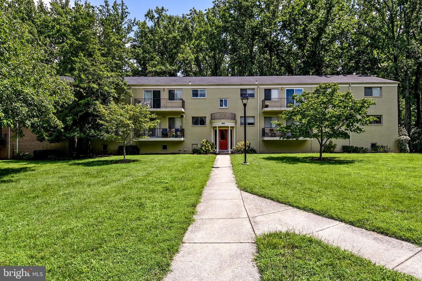 10613 Weymouth Street #201 photo 1