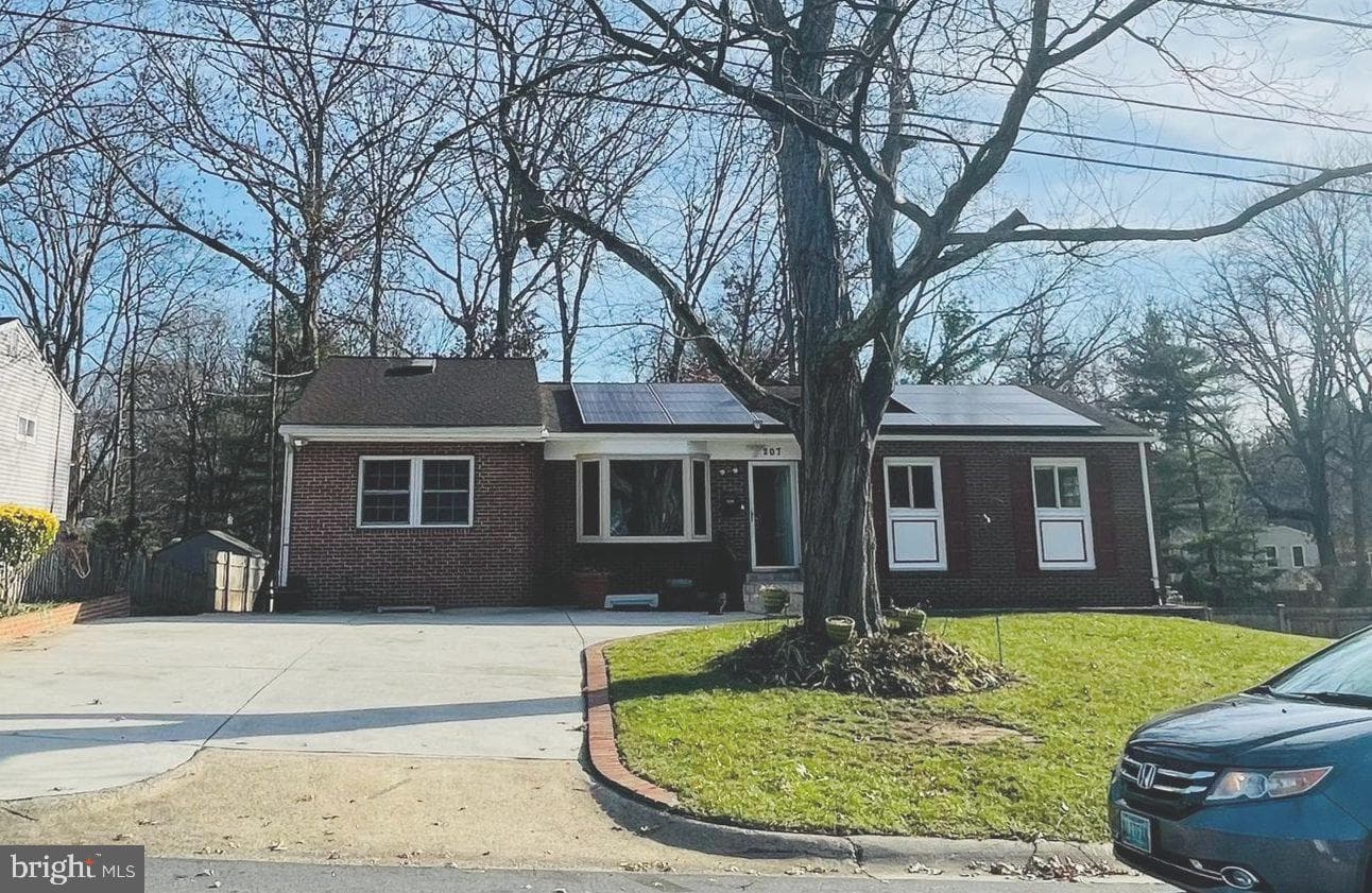 207 Oakton Road photo 1