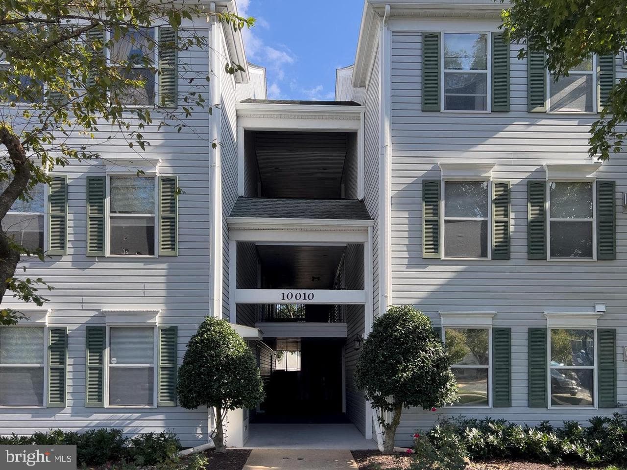 10010 Vanderbilt Circle #4-9 photo 1