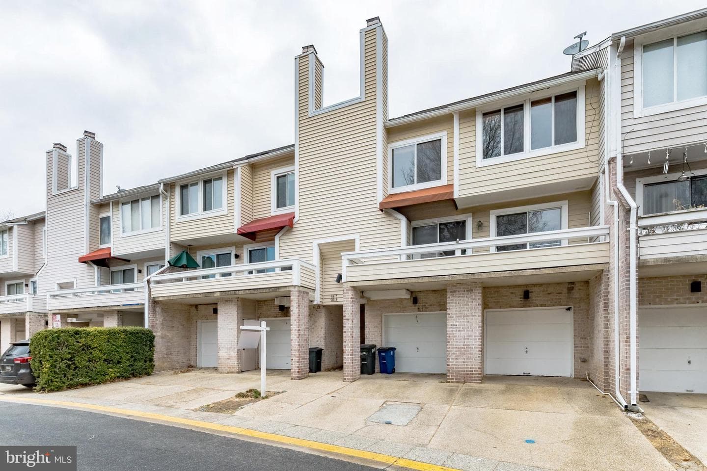 9809 Lake Shore Drive photo 1