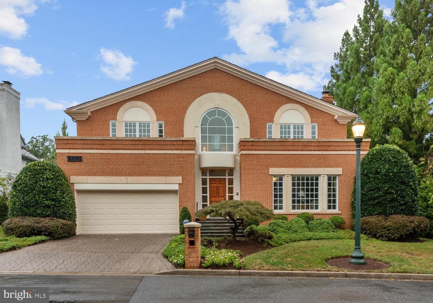 10041 Chartwell Manor Court photo 1