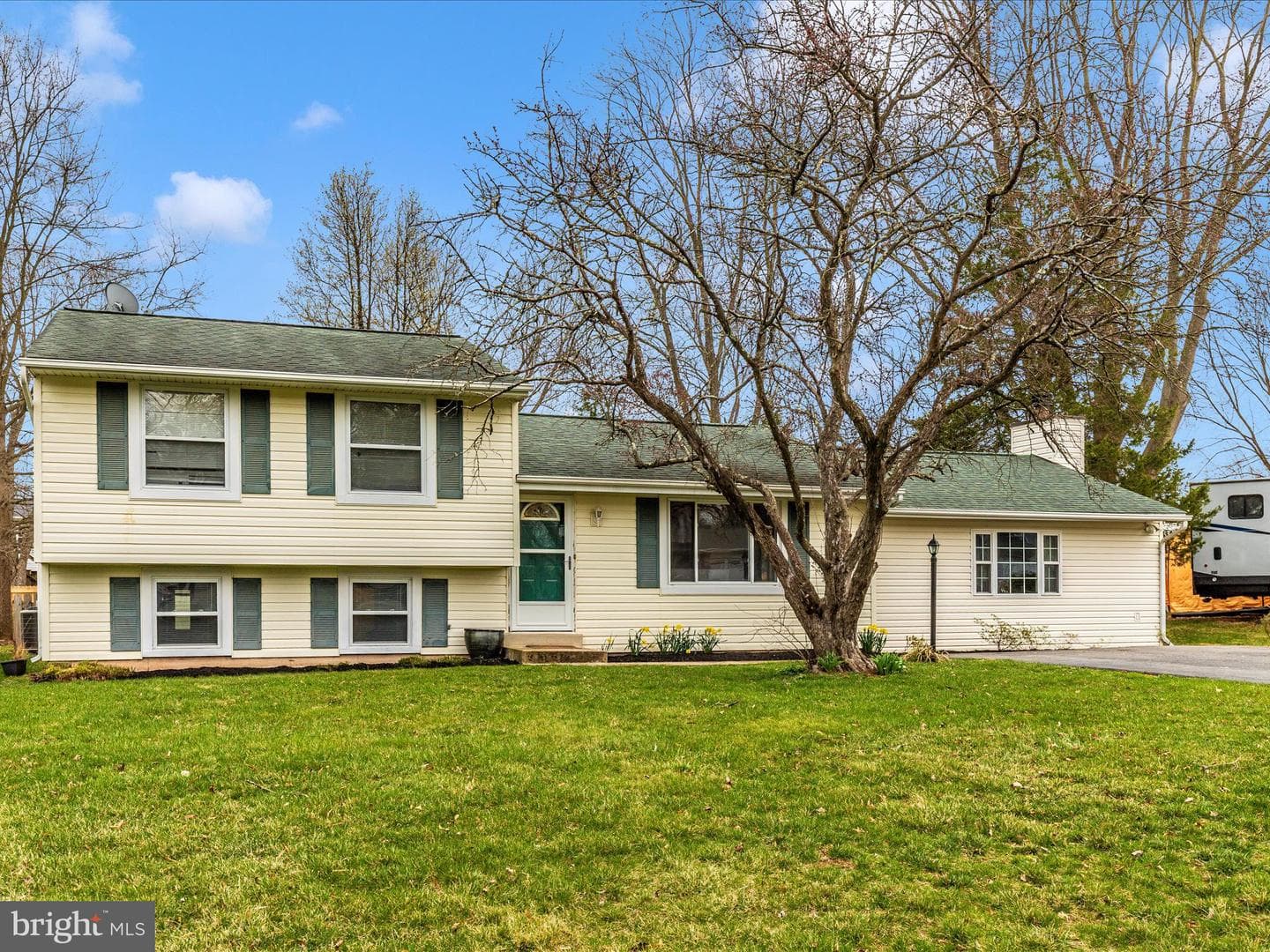 19005 Dowden Circle photo 1