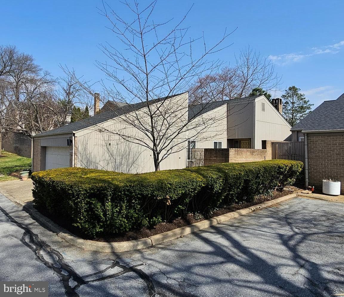 19117 Brooke Grove Court photo 1