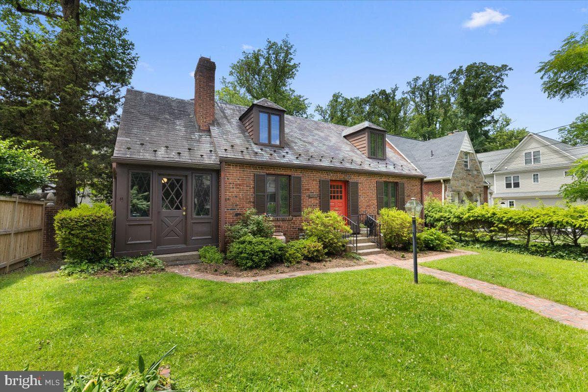 8904 Grant Street photo 1