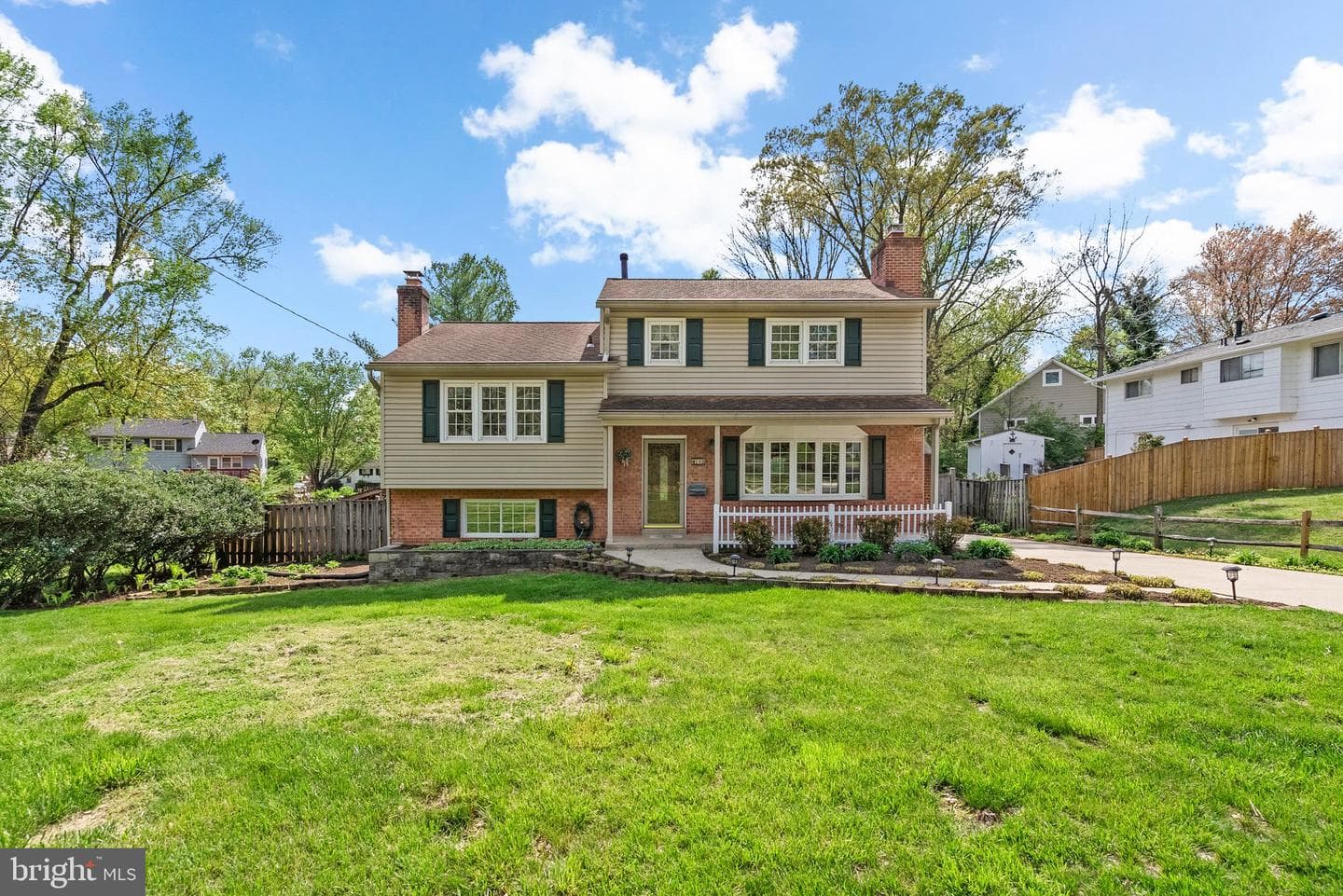 4712 Iris Street photo 1
