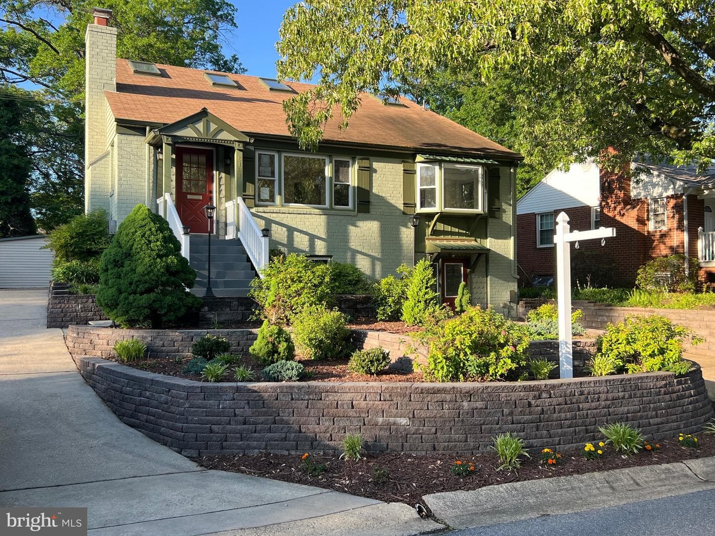 8107 Chester Street photo 1