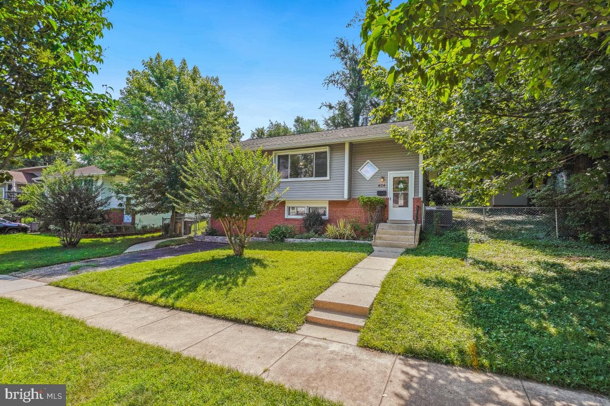 404 Hull Place photo 1