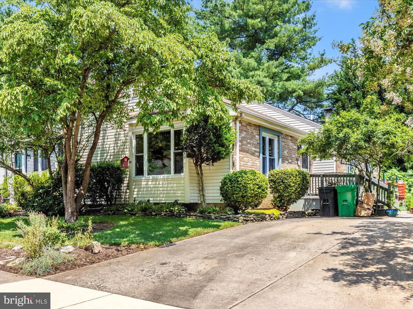 28 Pavilion Drive photo 1