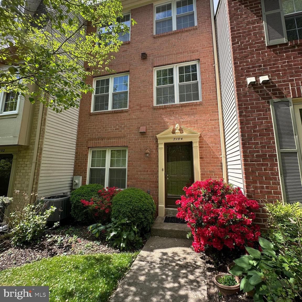 7104 Swansong Way photo 1