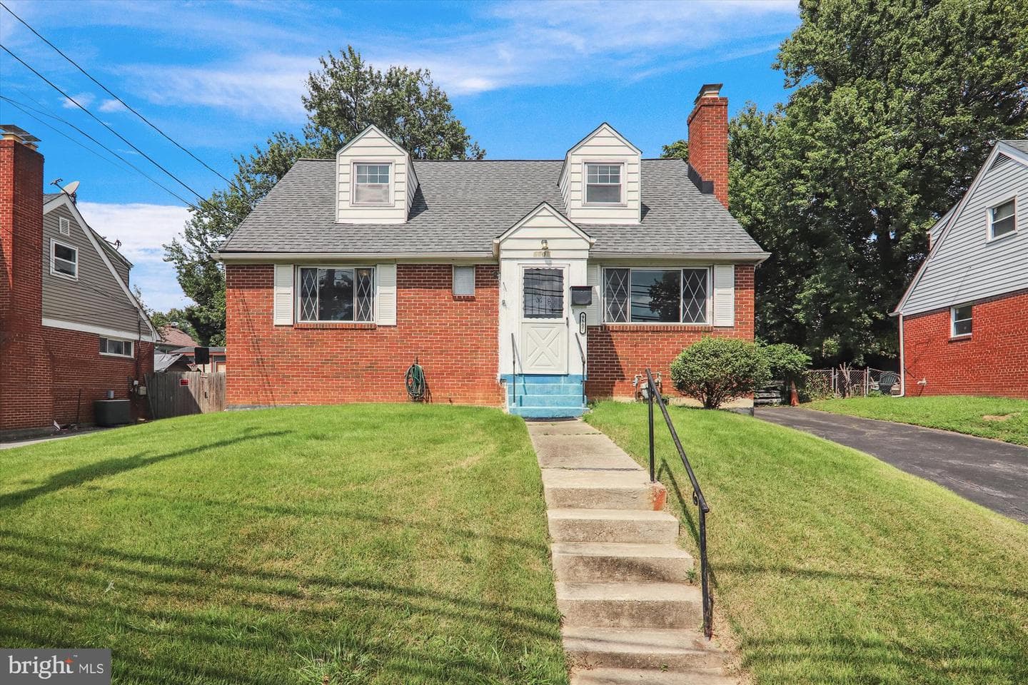 9507 Adelphi Road photo 1