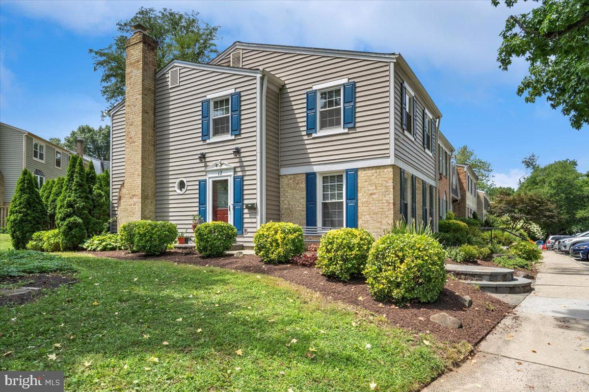 17 Goodport Lane photo 1
